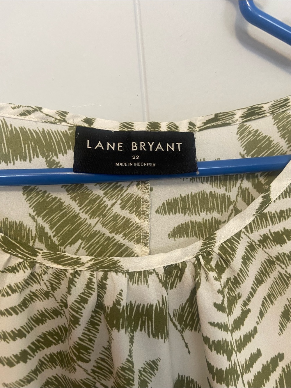 Lane Bryant Olive Fern-Print Ruffle Sleeve Blouse Size 22 - Picture 3 of 5